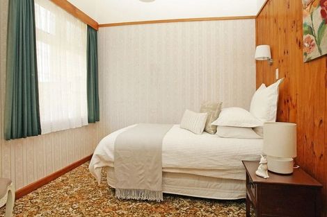 Photo of property in 73 Apu Crescent, Lyall Bay, Wellington, 6022