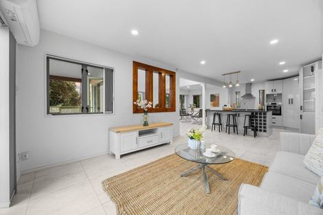 Photo of property in 68 Marina View Drive, West Harbour, Auckland, 0618