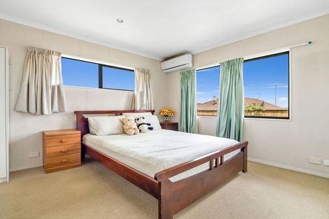 Photo of property in 16 Ironstone Place, Randwick Park, Auckland, 2105