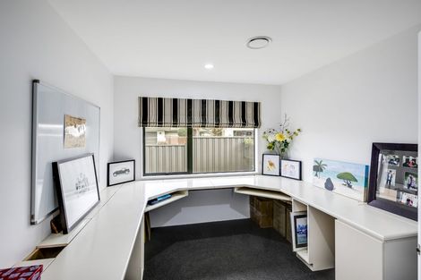 Photo of property in 37 Pukekura Place, Taradale, Napier, 4112