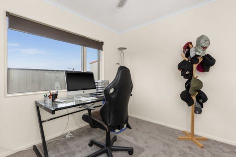Photo of property in 13 Flemington Place, Taradale, Napier, 4112