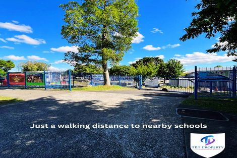 Photo of property in 2/16 Blacklock Avenue, Henderson, Auckland, 0612