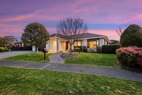 Photo of property in 8 Runanga Grove, Waikanae, 5036