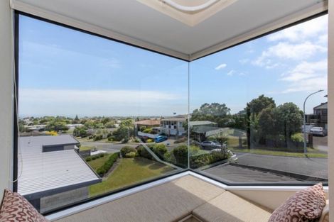 Photo of property in 20 Kellyville Heights, Merrilands, New Plymouth, 4312