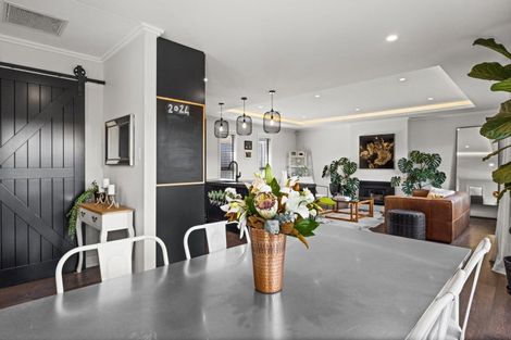 Photo of property in 23 Rich Rise, Havelock North, 4130