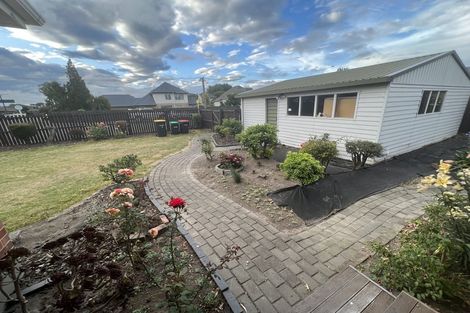 Photo of property in 32 Avonhead Road, Avonhead, Christchurch, 8042