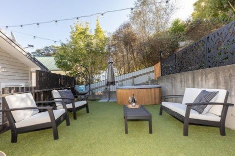 Photo of property in 44 Faraday Street, Hospital Hill, Napier, 4110