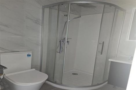 Photo of property in 2/6 Hepburn Road, Glendene, Auckland, 0602