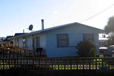 Photo of property in 69 Woodward Street East, Featherston, 5710
