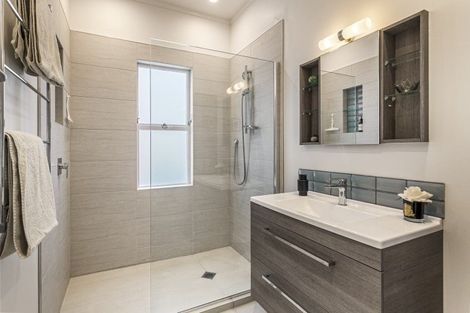 Photo of property in 40 Te Kawa Road, Greenlane, Auckland, 1061