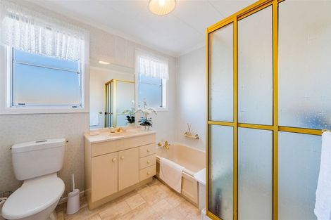 Photo of property in 32 Rangituhi Crescent, Takapuwahia, Porirua, 5022