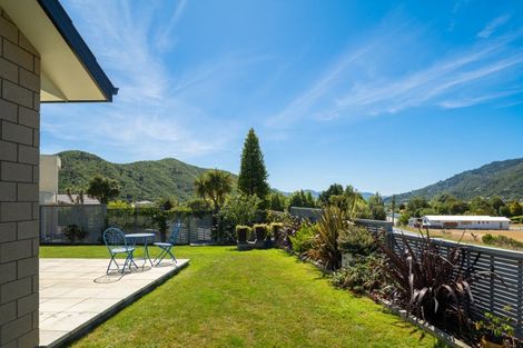Photo of property in 10 Admiralty Place, Waikawa, Picton, 7220