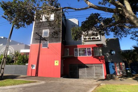 Photo of property in 3/2 Atarangi Road, Greenlane, Auckland, 1051