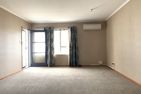 Photo of property in 2/54 Titirangi Road, New Lynn, Auckland, 0600