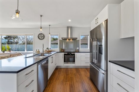 Photo of property in 7 Cross Street, Lepperton, New Plymouth, 4373