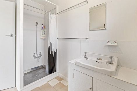 Photo of property in 13 Kawakawa Bay Coast Road, Kawakawa Bay, Papakura, 2585