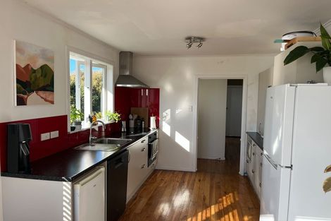 Photo of property in 28 Roland Hill, Glen Eden, Auckland, 0602
