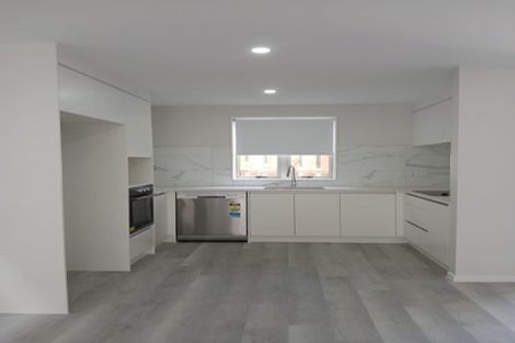 Photo of property in 2/44 Everglade Drive, Goodwood Heights, Auckland, 2105