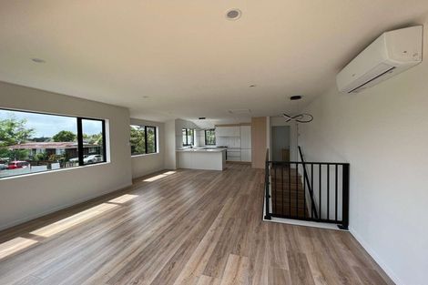 Photo of property in 20a Pipitea Place, Massey, Auckland, 0614