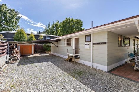 Photo of property in 16 Argyle Place, Arrowtown, 9302