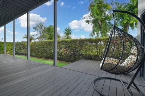 Photo of property in 2b Pah Road, Kawaha Point, Rotorua, 3010