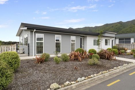 Photo of property in 3 Tapuhikura Street, Waikanae, 5036