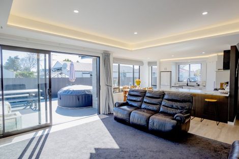 Photo of property in 68 Park Street, Winton, 9720