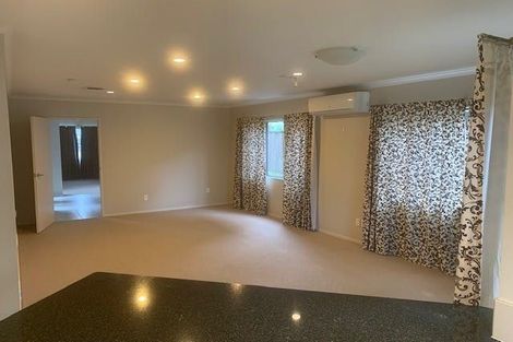 Photo of property in 28 Heidi Crescent, Flat Bush, Auckland, 2016