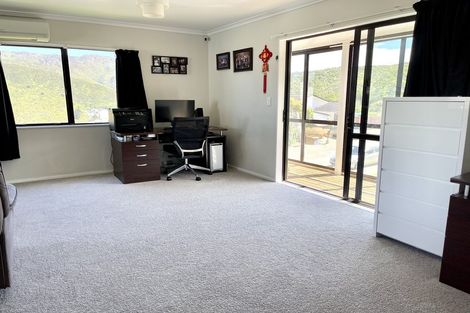 Photo of property in 100 Frobisher Street, Island Bay, Wellington, 6023