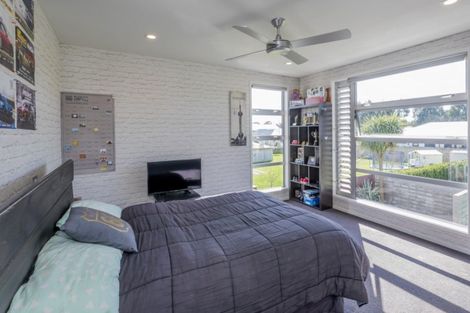 Photo of property in 24 Okarito Avenue, Levin, 5510