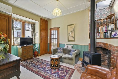 Photo of property in 28 Queen Street, Mount Victoria, Wellington, 6011