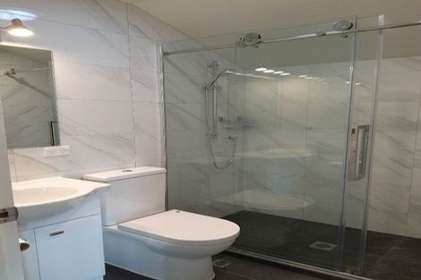 Photo of property in 9/6 John Jennings Drive, Oteha, Auckland, 0632