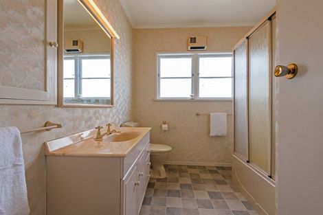 Photo of property in 33 Lincoln Terrace, Hokowhitu, Palmerston North, 4410