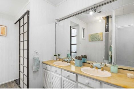 Photo of property in 38 Normanton Street, Glenfield, Auckland, 0629