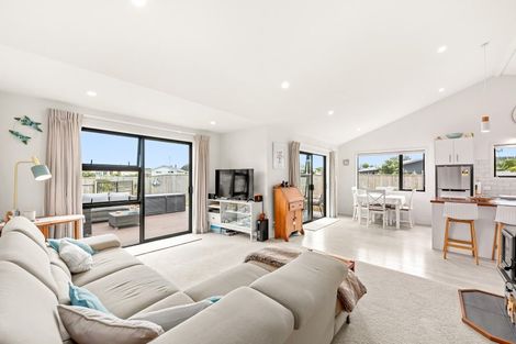 Photo of property in 1 Colenso Place, Otaki Beach, Otaki, 5512