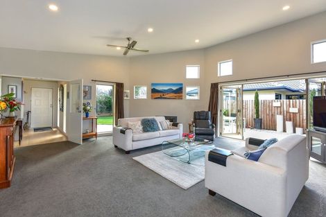 Photo of property in 10 Elmslie Grove, Halswell, Christchurch, 8025