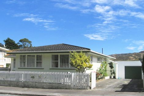 Photo of property in 44 Witham Street, Island Bay, Wellington, 6023