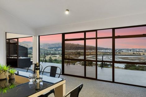 Photo of property in 5 Osmond Lane, Mount Pleasant, Christchurch, 8081