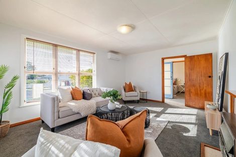 Photo of property in 27 Crewe Crescent, Hokowhitu, Palmerston North, 4410