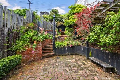 Photo of property in 18 Hawker Street, Mount Victoria, Wellington, 6011