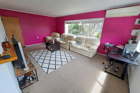 Photo of property in 33 Omega Street, Newlands, Wellington, 6037