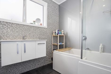 Photo of property in 3 Aotea Crescent, Gore, 9710