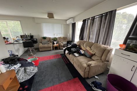 Photo of property in 2/34 Sabulite Road, Kelston, Auckland, 0602