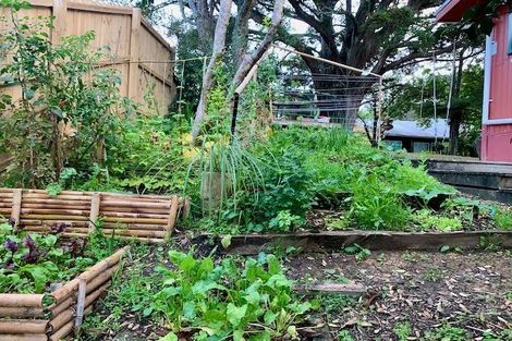 Photo of property in 65 Laingholm Drive, Laingholm, Auckland, 0604