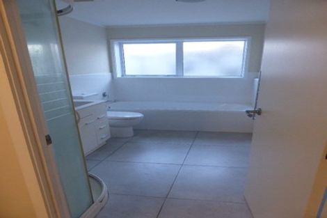 Photo of property in 1/36 Exmouth Road, Northcote, Auckland, 0627