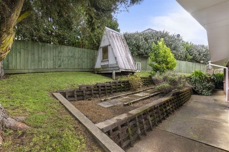 Photo of property in 25 Chatsworth Crescent, Pakuranga Heights, Auckland, 2010