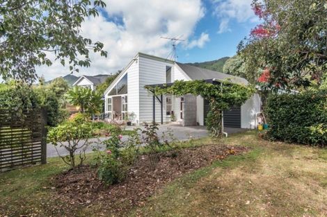 Photo of property in 5 Lesley Grove, Waikanae, 5036