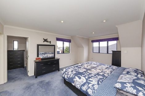 Photo of property in 7 La Lena Grove, Fitzherbert, Palmerston North, 4410