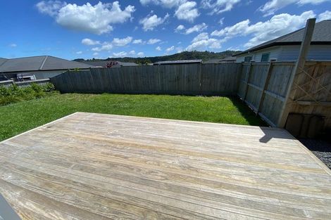 Photo of property in 18 Gilbransen Road, Kumeu, 0810