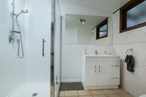 Photo of property in 15 Fairlea Road, Te Atatu South, Auckland, 0610